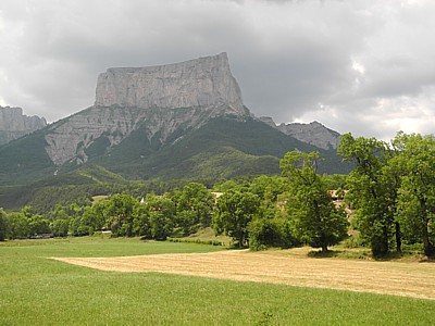 Landschaft und Höhlen im Südosten des Vercors, F